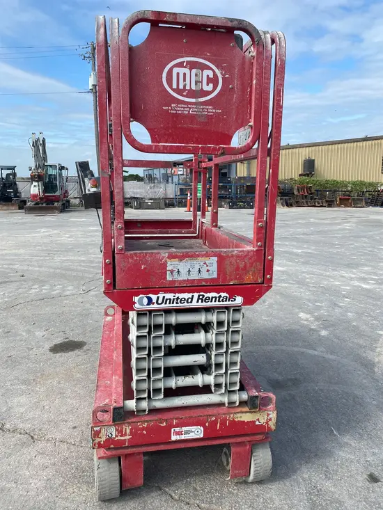 2018 MEC MICRO 19 Scissor Lift
