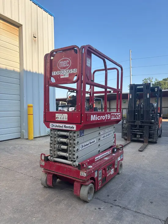 2018 MEC MICRO 19 Scissor Lift