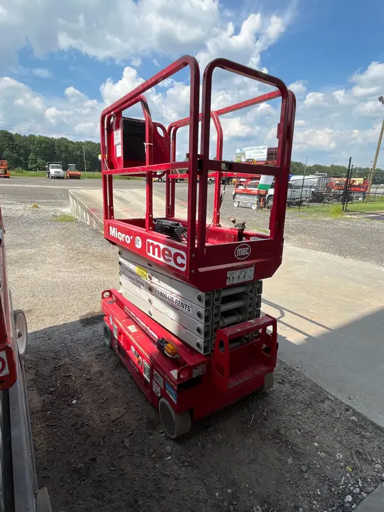 2018 MEC MICRO 19 Scissor Lift