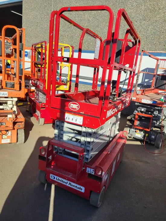2018 MEC MICRO 19 Scissor Lift