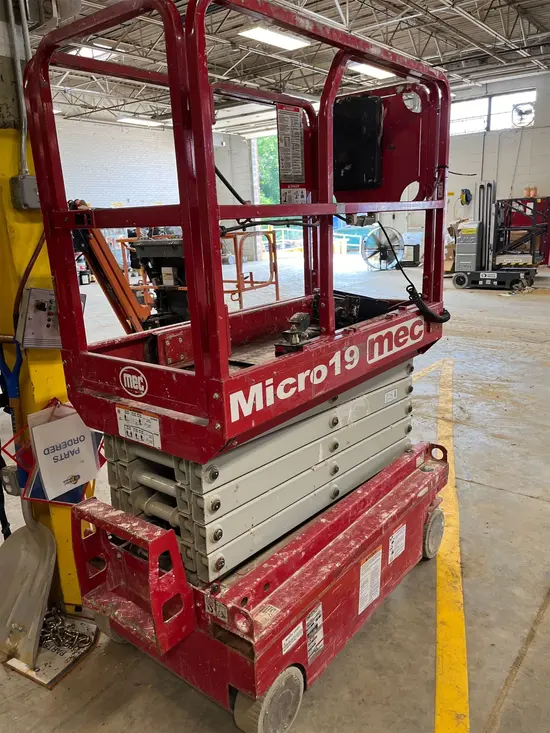 2017 MEC MICRO 19 Scissor Lift