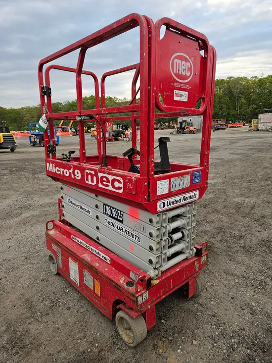 2018 MEC MICRO 19 Scissor Lift
