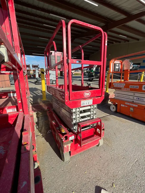 2018 MEC MICRO 19 Scissor Lift