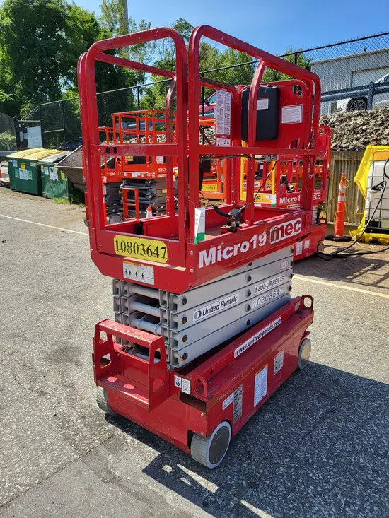 2018 MEC MICRO 19 Scissor Lift