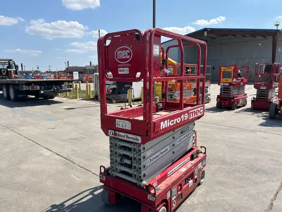 2018 MEC MICRO 19 Scissor Lift