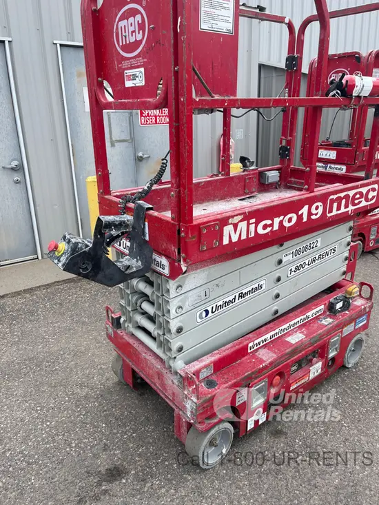 2018 MEC MICRO 19 Scissor Lift