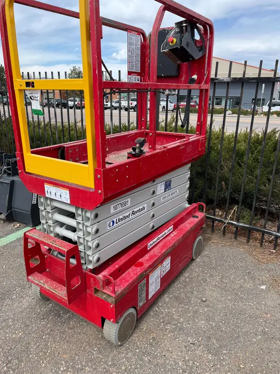2018 MEC MICRO 19 Scissor Lift