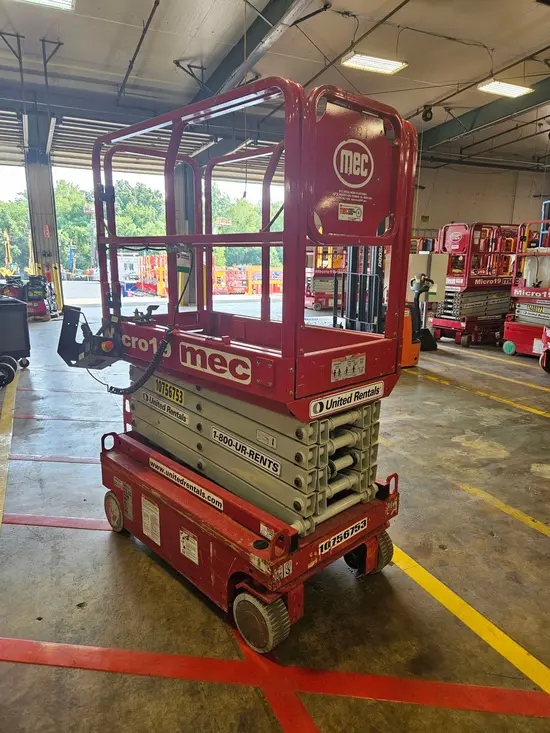 2018 MEC MICRO 19 Scissor Lift