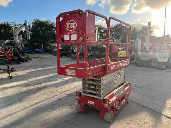 2018 MEC MICRO 19 Scissor Lift