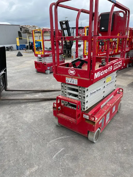 2018 MEC MICRO 19 Scissor Lift