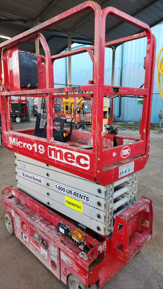 2017 MEC MICRO 19 Scissor Lift