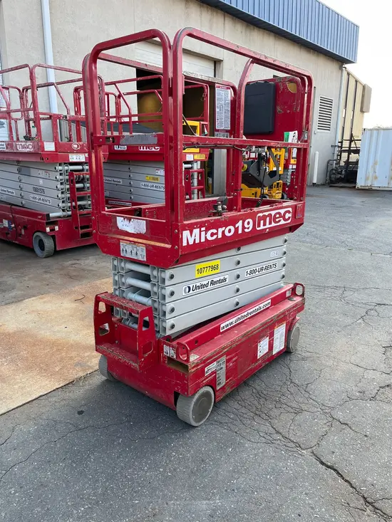 2018 MEC MICRO 19 Scissor Lift