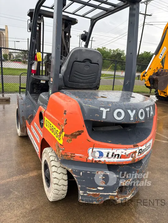 2018 Toyota 8FDU25 Warehouse Forklift
