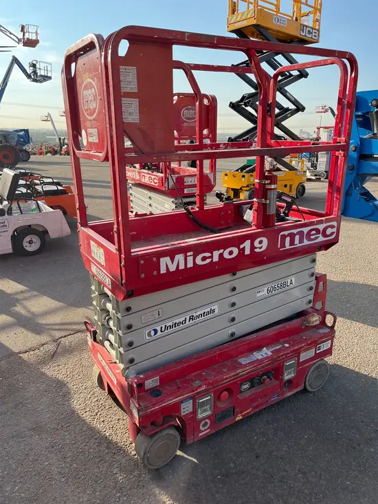 2018 MEC MICRO 19 Scissor Lift