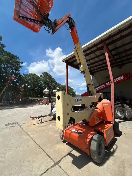 2017 JLG E400AJPN Articulating Boom Lift