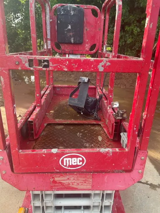 2018 MEC MICRO 19 Scissor Lift