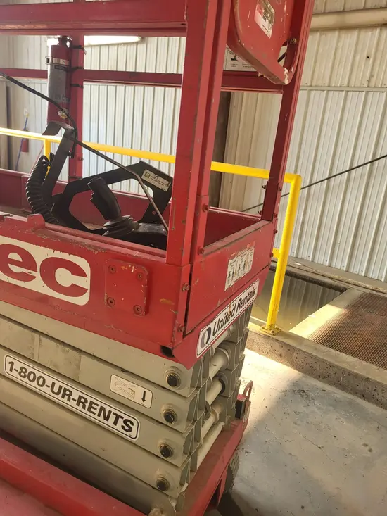 2018 MEC MICRO 19 Scissor Lift