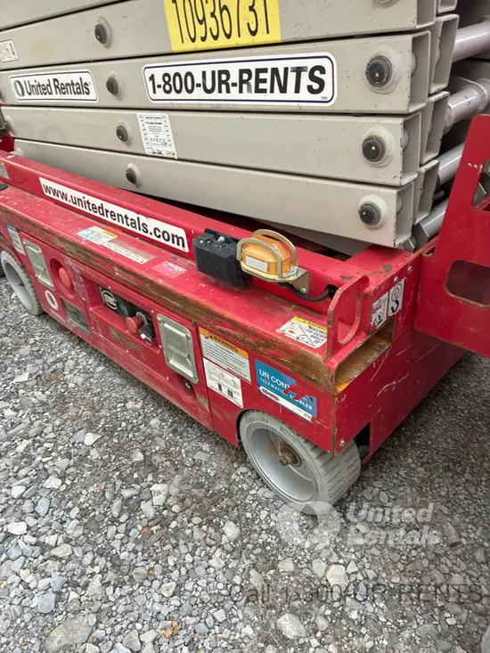 2019 MEC MICRO 19 Scissor Lift