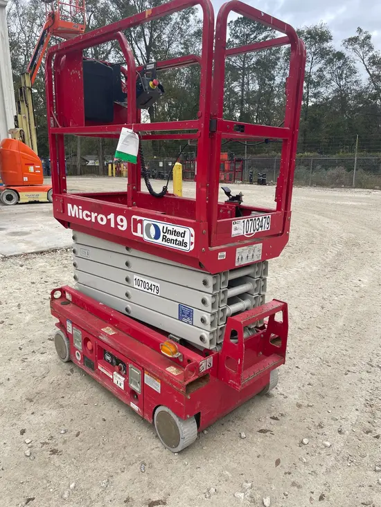 2017 MEC MICRO 19 Scissor Lift