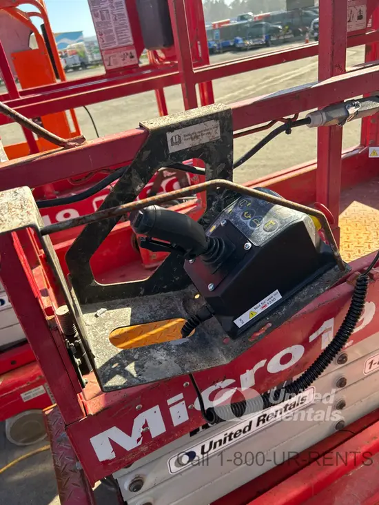 2019 MEC MICRO 19 Scissor Lift
