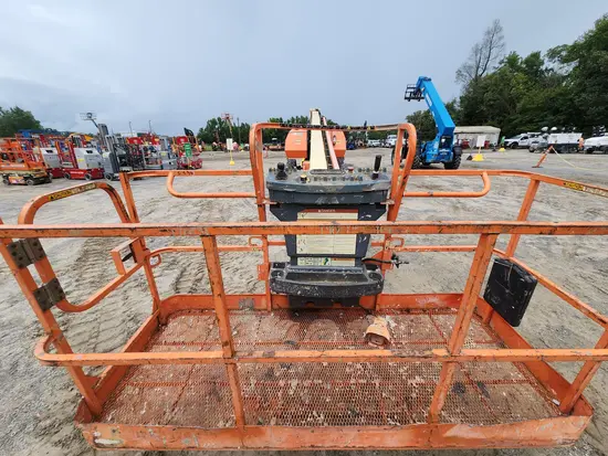 2015 JLG 800S Boom Lift