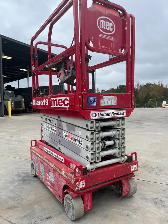 2018 MEC MICRO 19 Scissor Lift