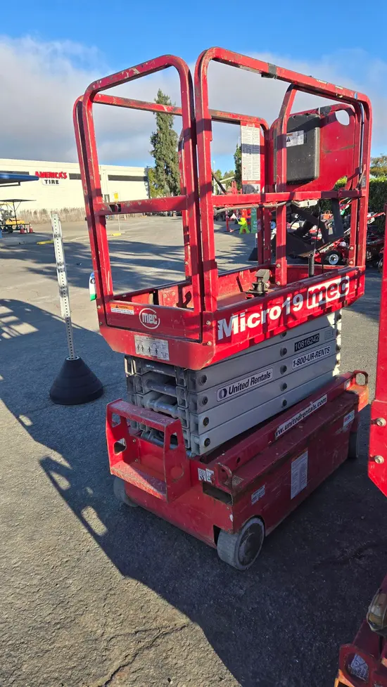 2018 MEC MICRO 19 Scissor Lift