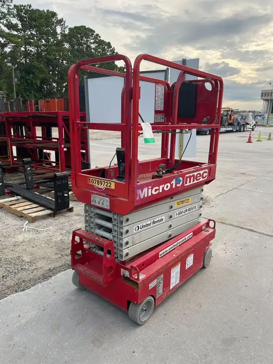2018 MEC MICRO 19 Scissor Lift