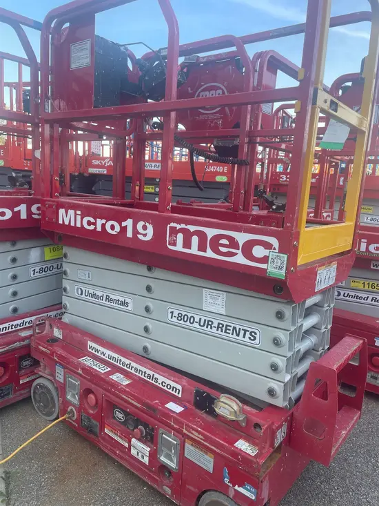 2018 MEC MICRO 19 Scissor Lift