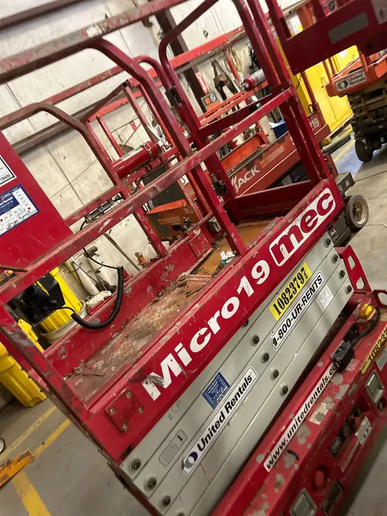 2018 MEC MICRO 19 Scissor Lift