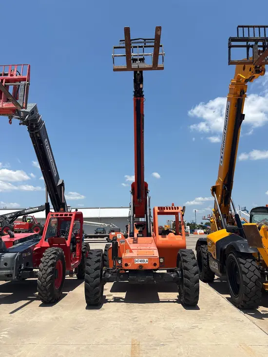 2017 SKYTRAK 8042 Forklift