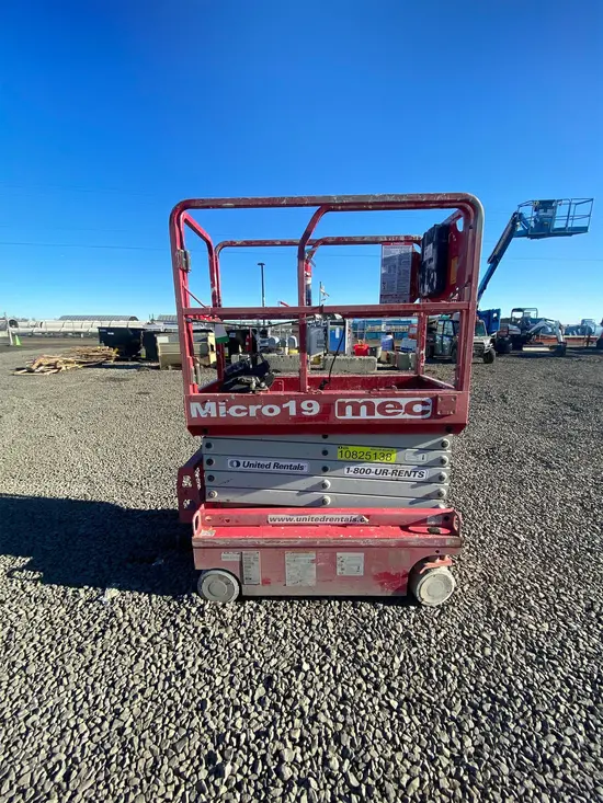 2018 MEC MICRO 19 Scissor Lift