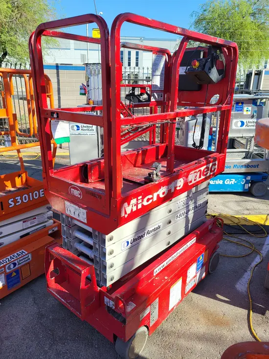 2018 MEC MICRO 19 Scissor Lift