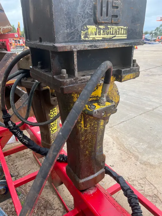2017 Atlas Copco SB 452 Attachment