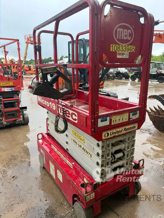 2018 MEC MICRO 19 Scissor Lift