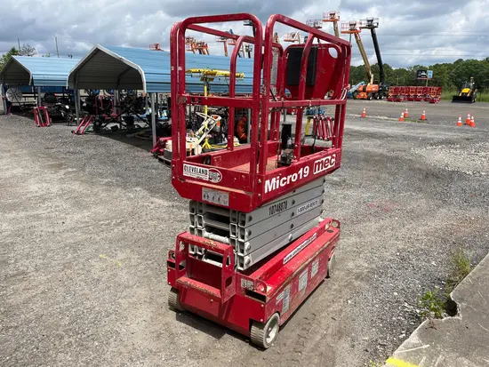 2018 MEC MICRO 19 Scissor Lift