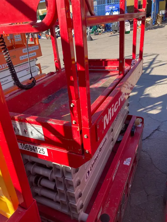 2017 MEC MICRO 19 Scissor Lift