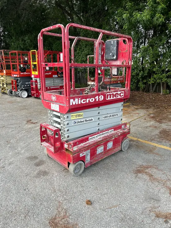 2018 MEC MICRO 19 Scissor Lift