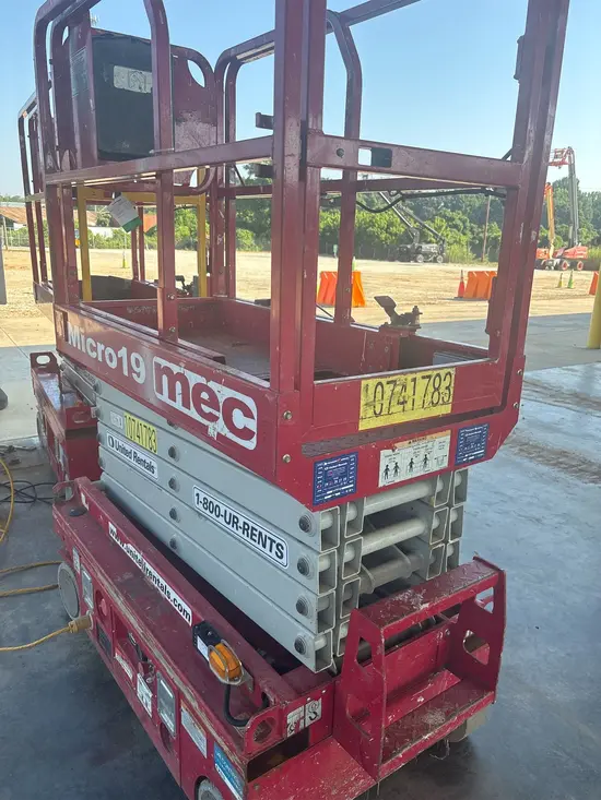 2018 MEC MICRO 19 Scissor Lift