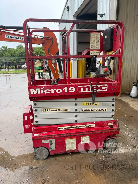 2018 MEC MICRO 19 Scissor Lift
