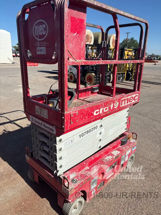 2018 MEC MICRO 19 Scissor Lift