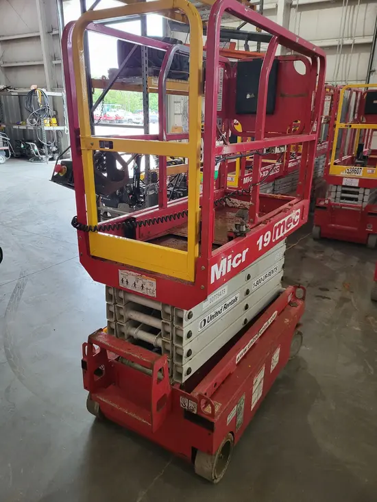 2018 MEC MICRO 19 Scissor Lift