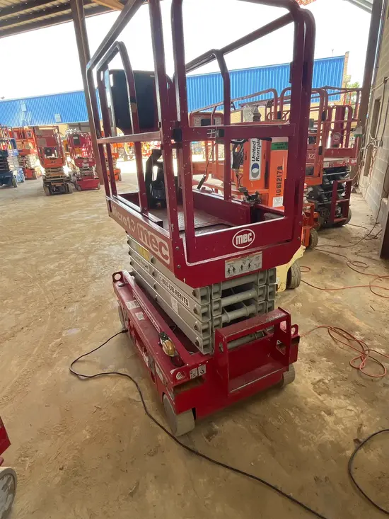 2018 MEC MICRO 19 Scissor Lift
