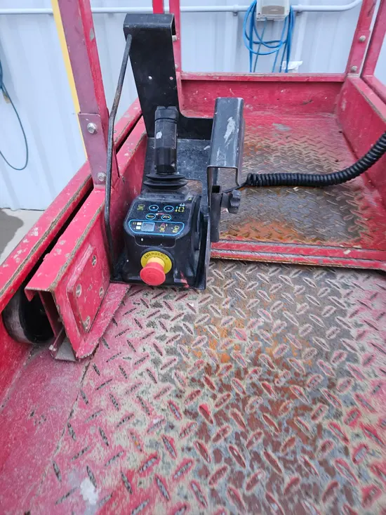 2018 MEC MICRO 19 Scissor Lift