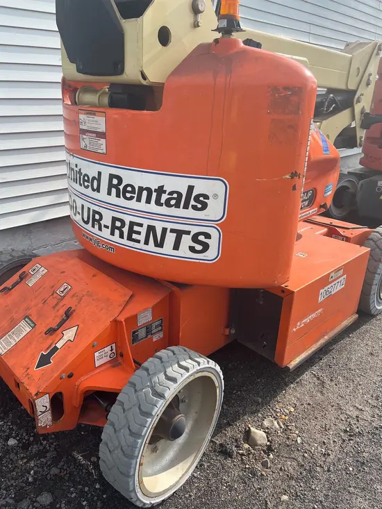 2017 JLG E400AJPN Articulating Boom Lift
