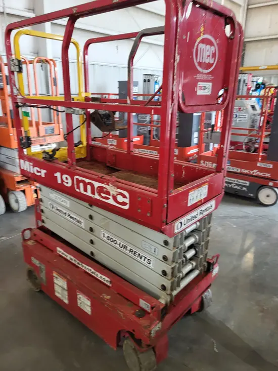 2018 MEC MICRO 19 Scissor Lift