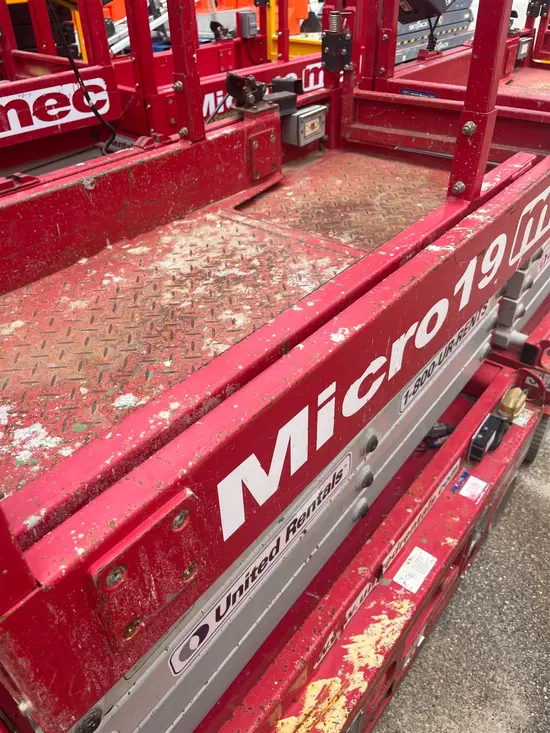 2018 MEC MICRO 19 Scissor Lift
