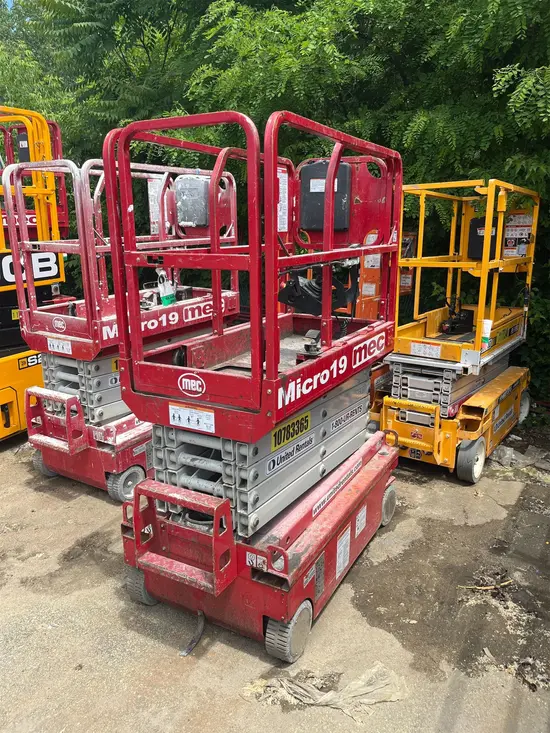 2018 MEC MICRO 19 Scissor Lift