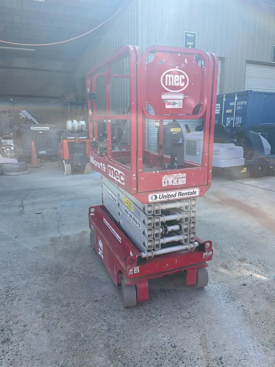 2018 MEC MICRO 19 Scissor Lift