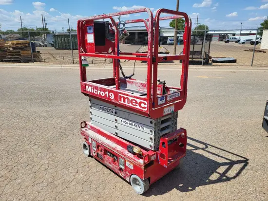 2018 MEC MICRO 19 Scissor Lift